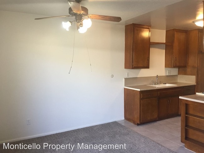 Foto del edificio - 2120 E Almont Ave