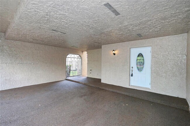 Foto del edificio - 3680 Estepona Ave