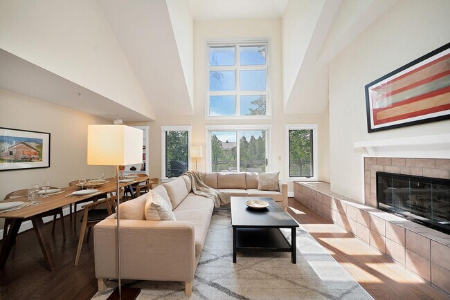 Building Photo - 113 Lost Creek Ln