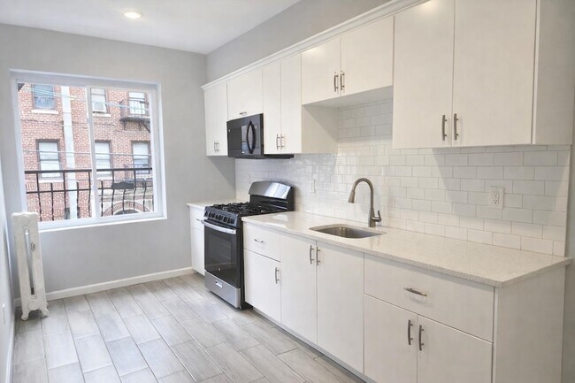 Building Photo - 5114 Hudson Ave