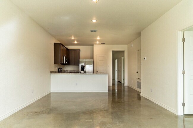 Foto del edificio - "Spacious Brand-new duplex with 3-Bedroom Duplex with 2 Full Baths"