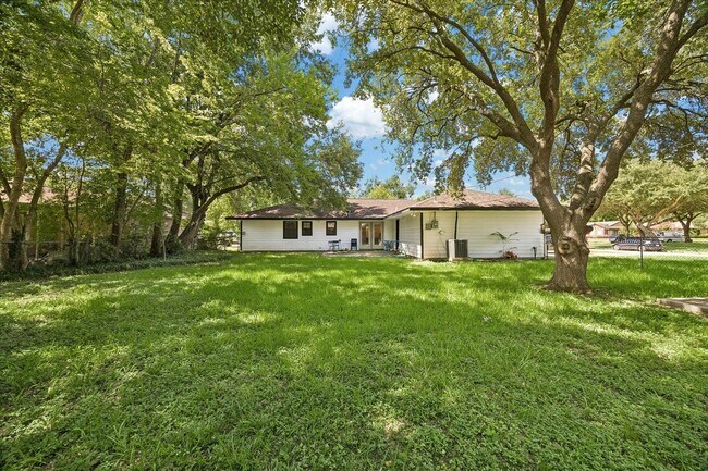 Building Photo - 8510 Western Dr