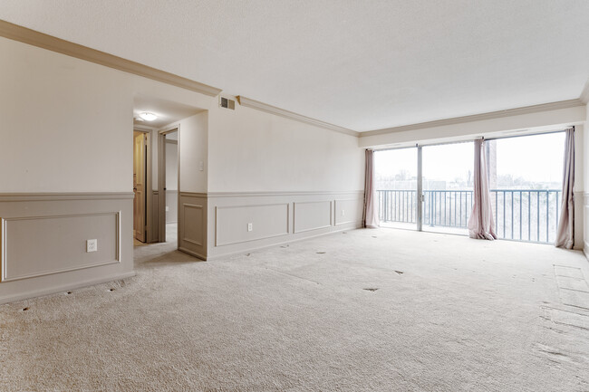 Enough room for living and office - 1300 Army Navy Dr