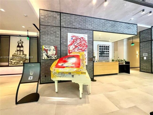 Foto del edificio - 121 NE 34th St