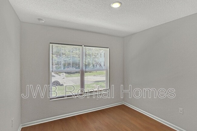 Building Photo - 1416 6th St W