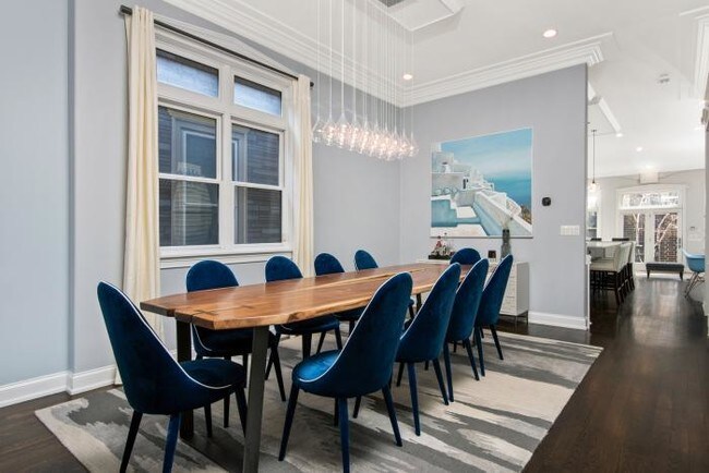 Foto del edificio - 6 bedroom in Chicago IL 60657