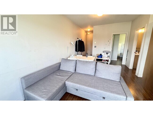 Photo du bâtiment - 6588-6588 Elgin Ave