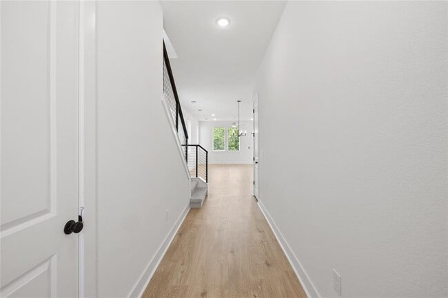 Building Photo - 1608 Kit Cir