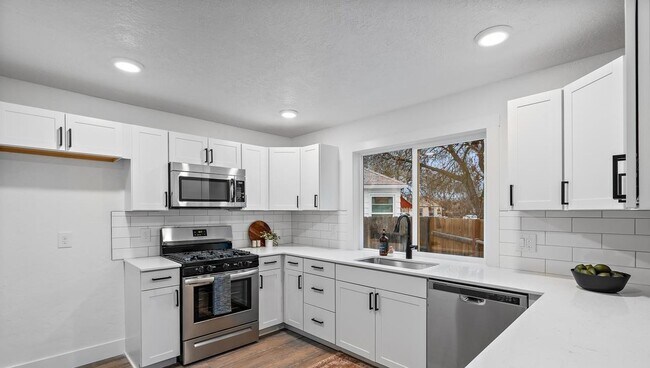 Building Photo - 1 Juniper St