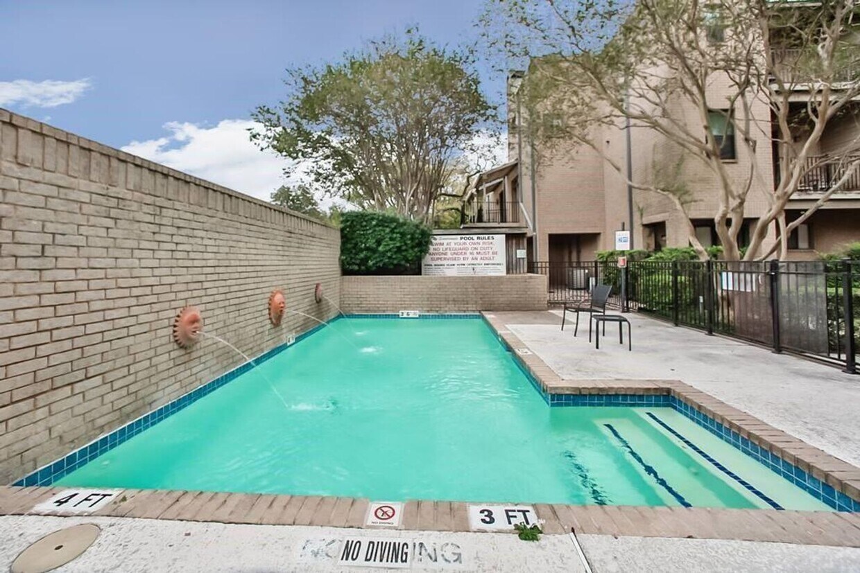 Foto principal - 611 E 45th St