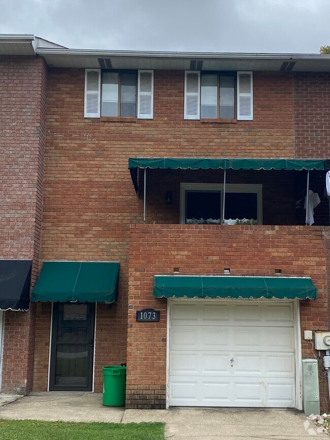 Apartments For Rent in Crabtree, PA with Hardwood Floors 3 Rentals