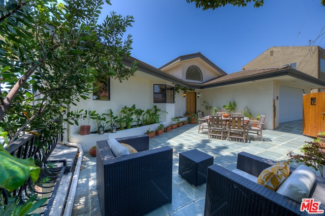 Building Photo - 3665 Alta Mesa Dr