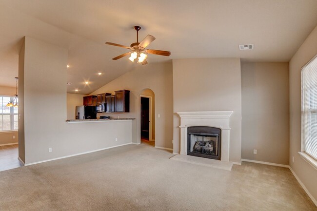 Building Photo - Beautiful 3 Bed 2 Bath /BA Schools