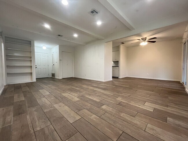 Building Photo - 2/2 WITH TWO Car Garage in GREAT Location