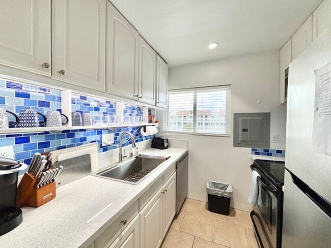 Foto del edificio - 2 Bedroom + 1.5 Bathroom Condo | Anacapa View | Monthly Furnished Rental