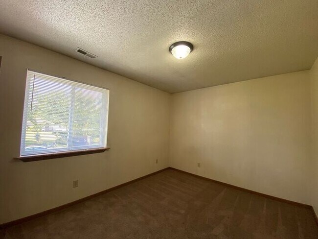 Foto del edificio - $995 | 2 Bedroom, 1 Bathroom Apartment | Pet Friendly* | Available for August 1st, 2026 Move In!