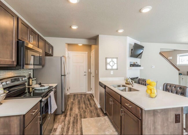 Building Photo - 763 NE Macey Way