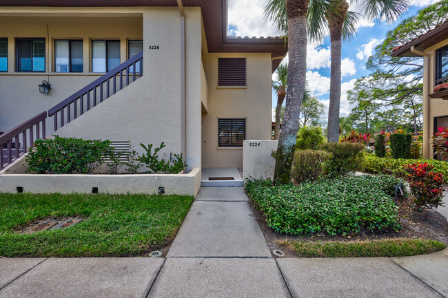 Ground floor entrance - 5224 Lake Village Dr