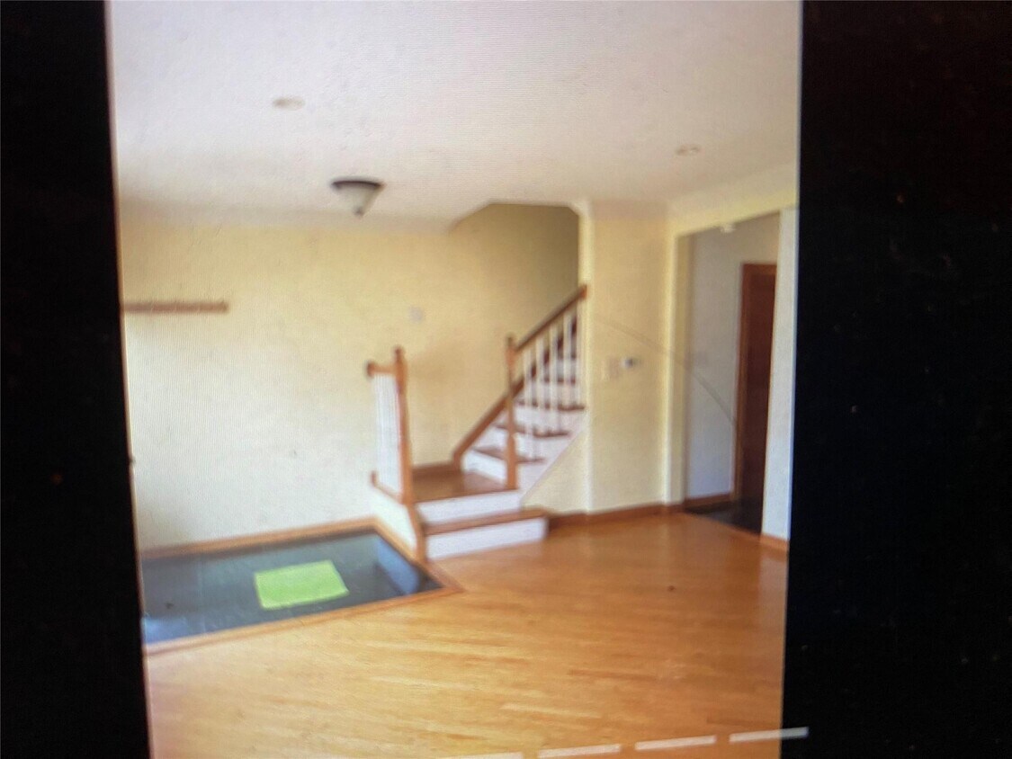 Primary Photo - 76-51 174th St