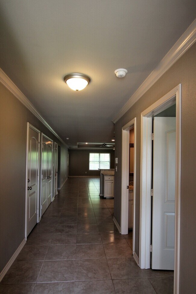 Building Photo - Tour Today! 2 Bed 2 Bath Duplex! WHISD!
