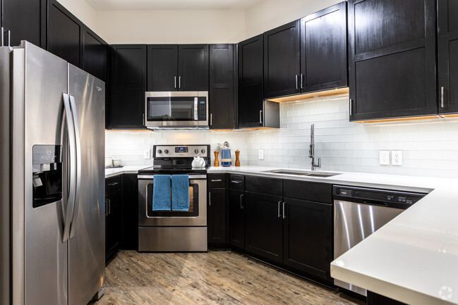 1BR,1BA - 710SF A2 DREXEL - KITCHEN - Cortland Galleria