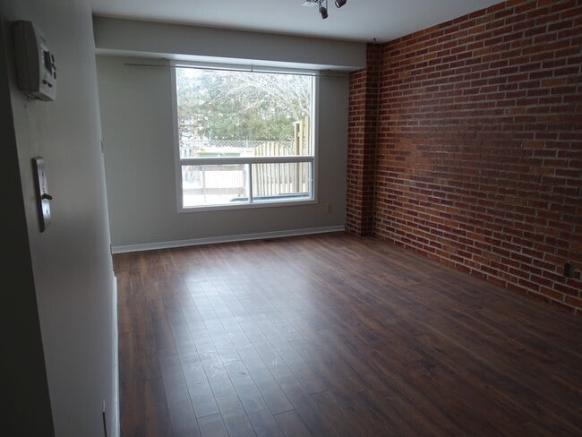 Building Photo - 899 Muirfield Crescent