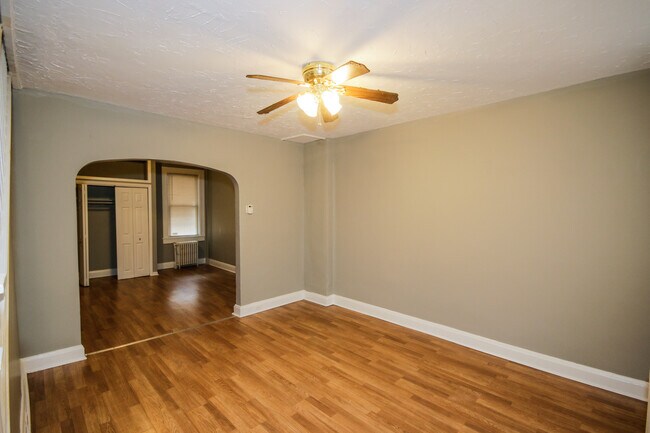 Foto del edificio - 2823 Mayfield Ave
