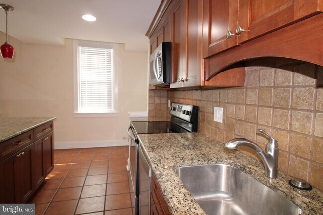 Building Photo - 5542 Torresdale Ave