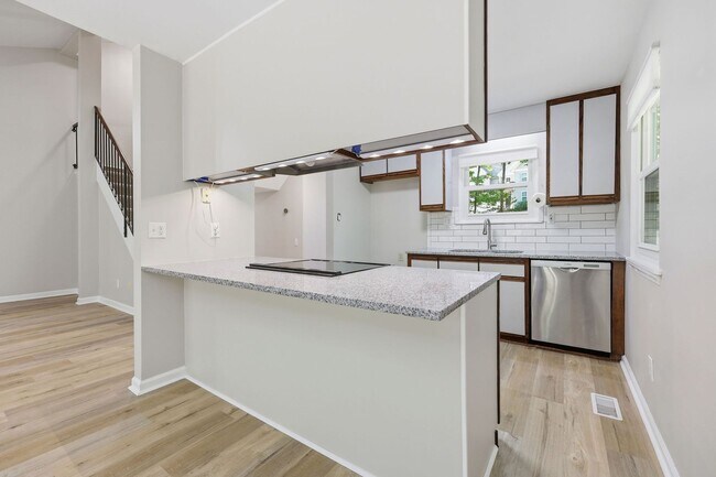 Foto del edificio - 11129 Lakeshore Dr