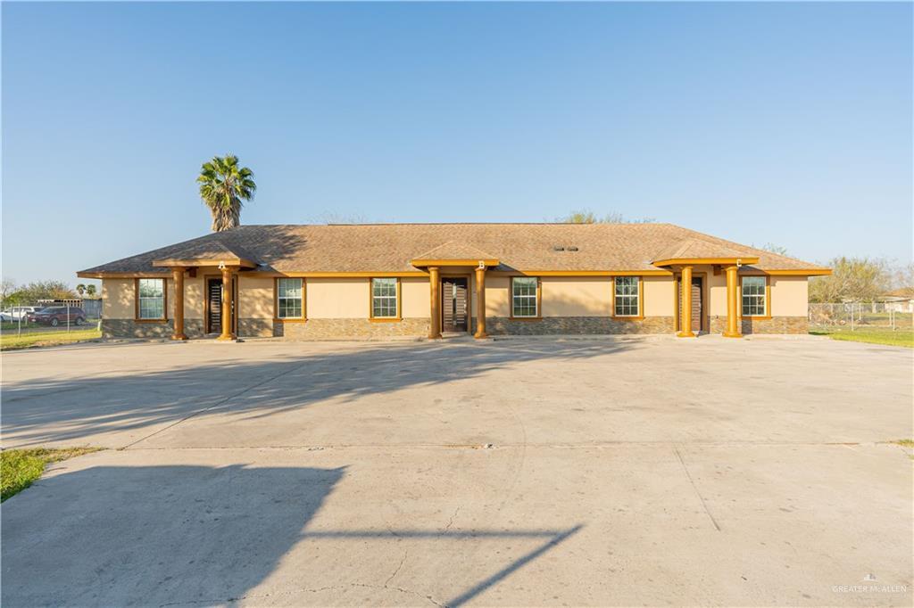 Primary Photo - 11 Queen Palm Dr