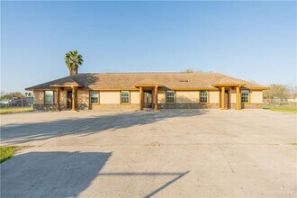 Building Photo - 9 Queen Palm Dr