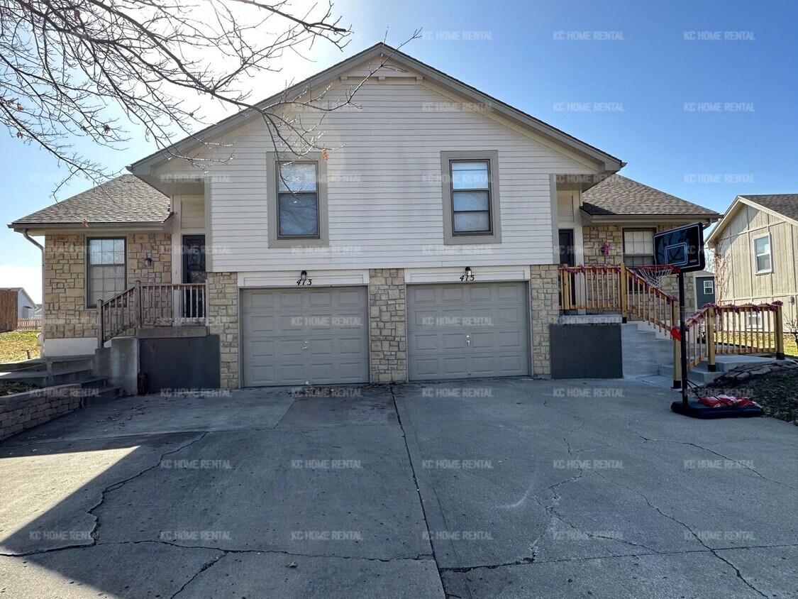 Primary Photo - Updated 4 bed 2 bath in Liberty!