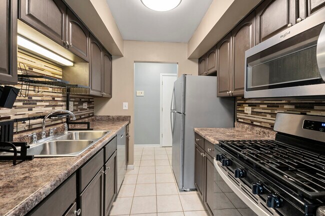 Foto del edificio - 2214 Country Club Dr