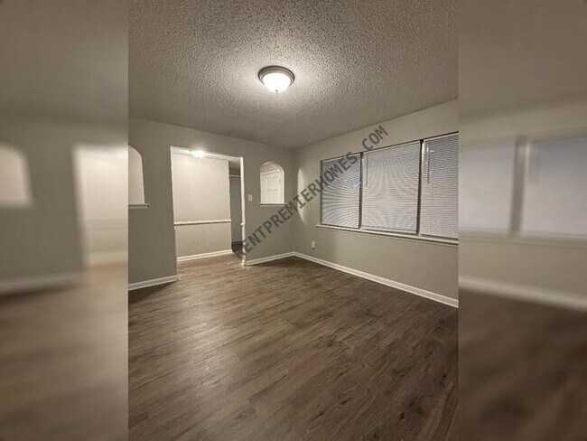 Building Photo - 425 Burnside Dr