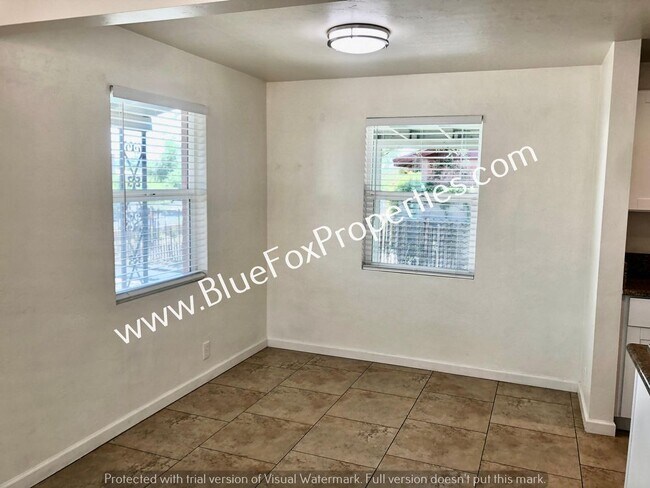 Building Photo - 1437 E Manlove St