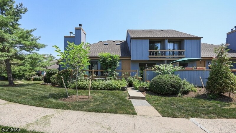 Primary Photo - 7 Chestnut Ct