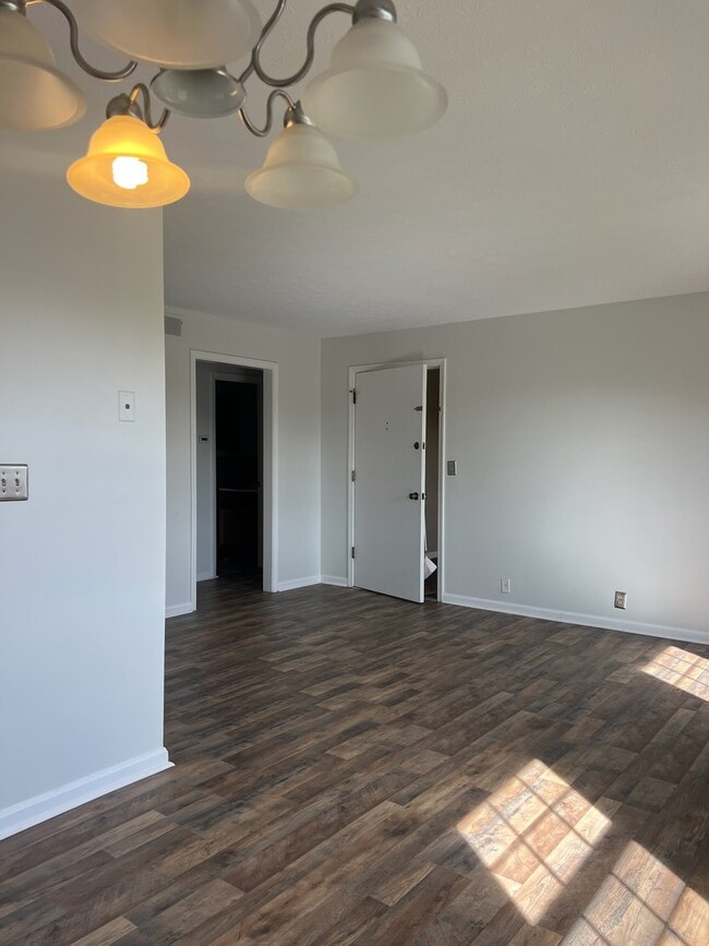 Photo - 9345 Taylorsville Rd (Jeffersontown, KY) House