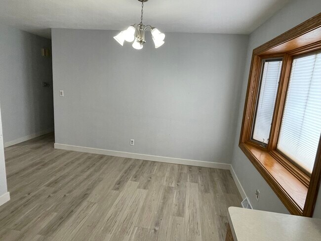 Foto del edificio - 1210 Woodridge Dr