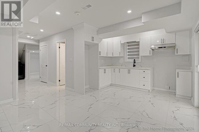 Building Photo - 924 Rexton Dr