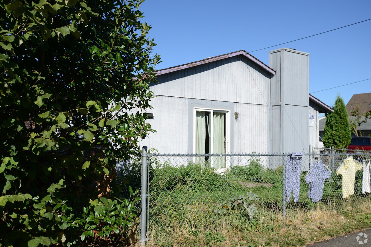 Building Photo - 5907 SE 83rd Ave