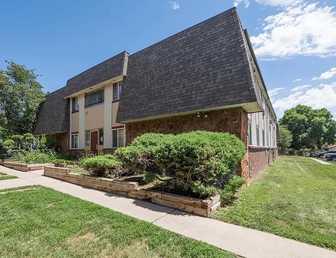 Foto principal - Cute 1 bedroom, full bathroom condo
