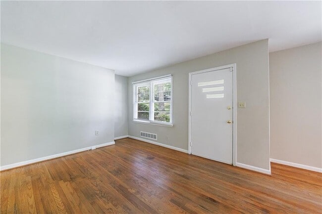Building Photo - 893 Willivee Dr