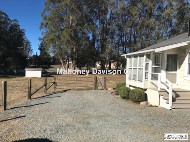 Foto del edificio - 1320 Spring Hill Rd