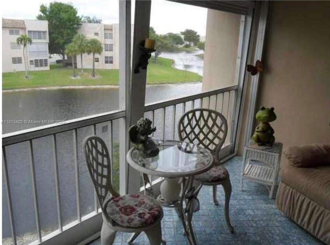 Foto principal - 5841 NW 61st Ave