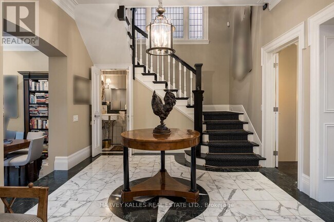 Building Photo - 173 Balmoral Ave