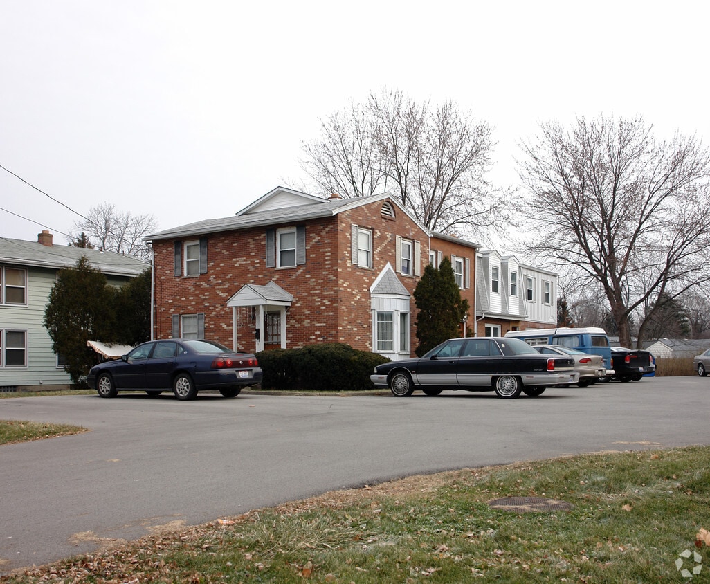 Foto del edificio - 7035-7045 Paxton Rd