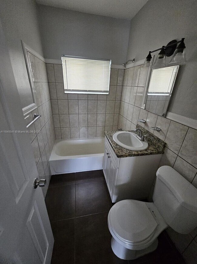 Foto del edificio - 521 NE 82nd Terrace