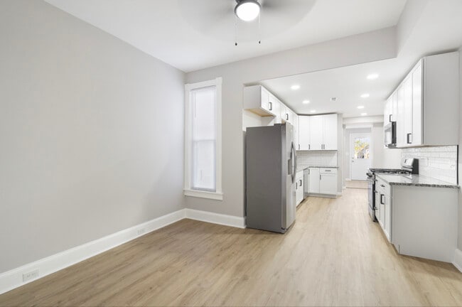 Building Photo - 3611 Chestnut Ave