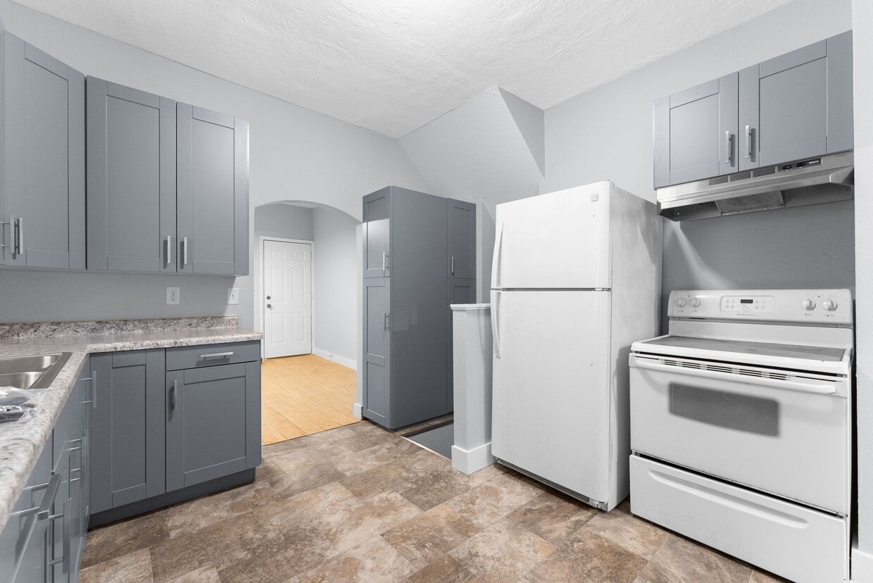 Primary Photo - 919 W 12th St