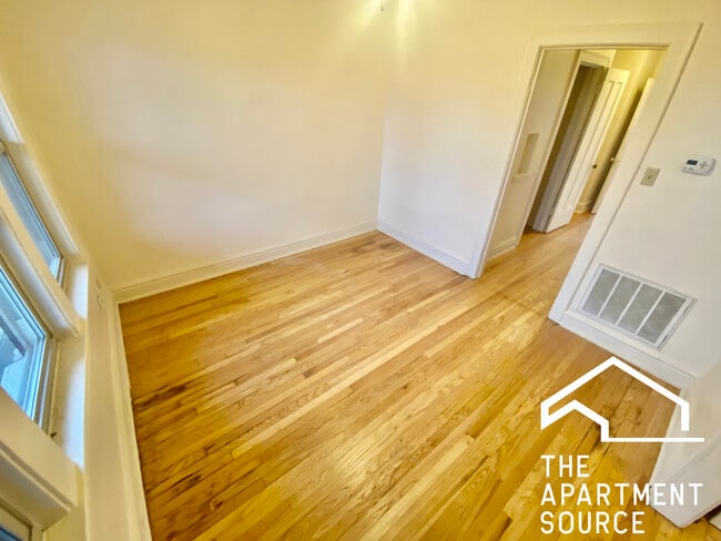Building Photo - 154 Des Plaines Ave